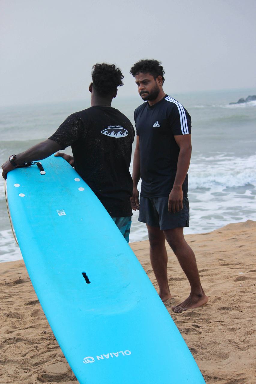 Surf lesson at Pondicherry Surf School